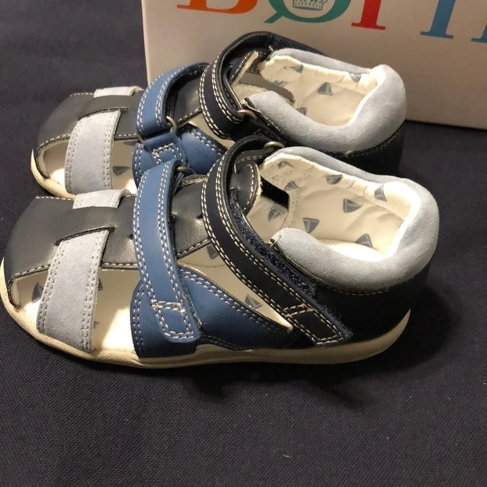 Born blue boys shoes size 8 NWT ..